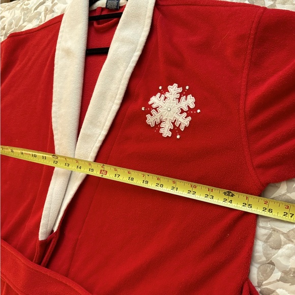 Red fleece Robe with White Collar & Snowflake/Snowman Design - Lrg - Picture 8 of 10
